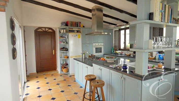 Image No.6-6 Bed Property for sale