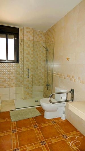 Image No.17-7 Bed Property for sale