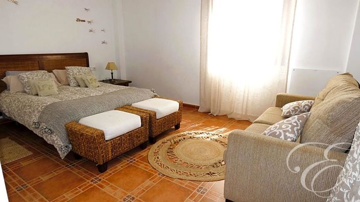 Image No.9-7 Bed Property for sale