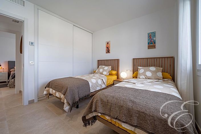 Image No.9-3 Bed Property for sale