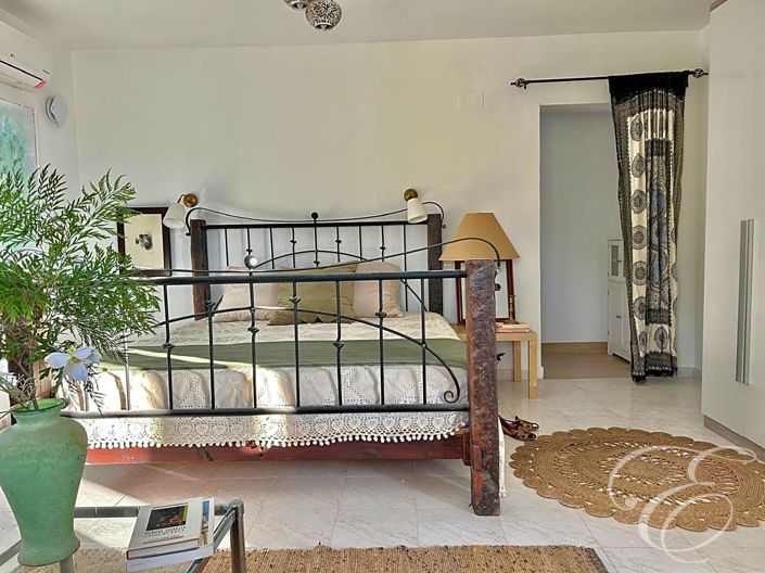 Image No.10-4 Bed Property for sale