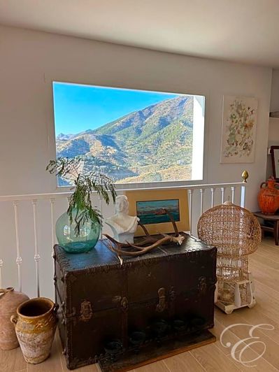 Image No.15-4 Bed Property for sale