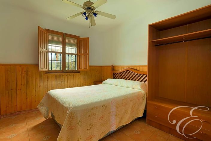 Image No.22-3 Bed Property for sale