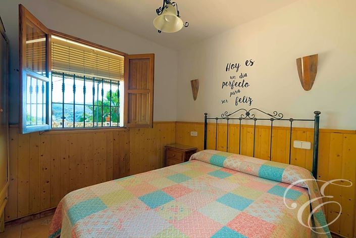 Image No.24-3 Bed Property for sale