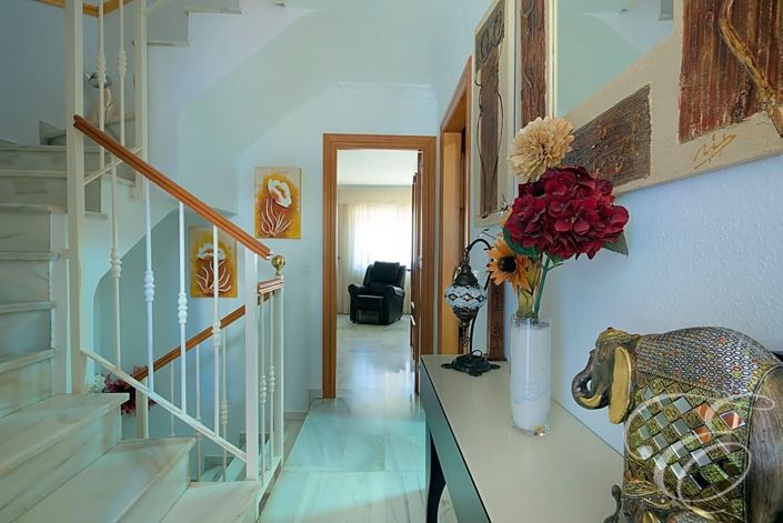 Image No.12-3 Bed Property for sale