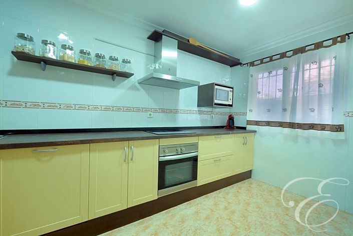 Image No.14-3 Bed Property for sale