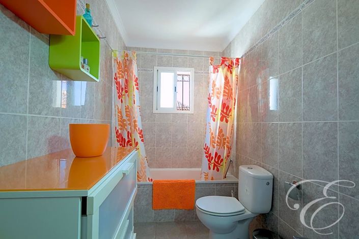 Image No.25-3 Bed Property for sale