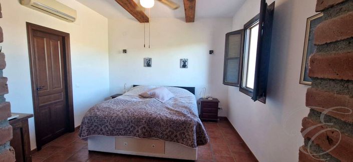 Image No.13-5 Bed Property for sale