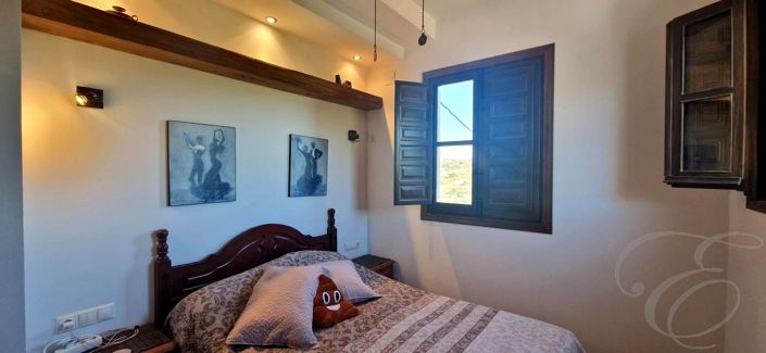 Image No.14-5 Bed Property for sale