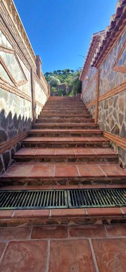 Image No.36-5 Bed Property for sale