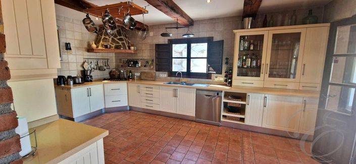 Image No.7-5 Bed Property for sale