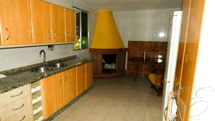 Image No.6-6 Bed Property for sale