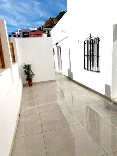 Image No.17-3 Bed Property for sale