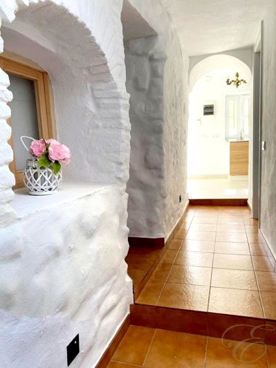 Image No.8-3 Bed Property for sale