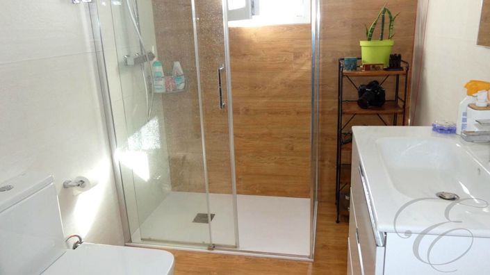 Image No.12-2 Bed Property for sale