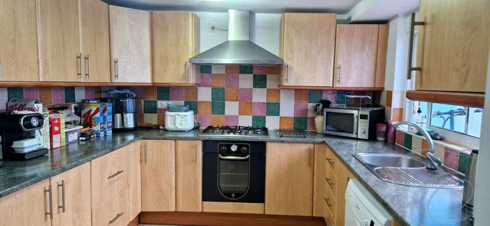 Image No.2-4 Bed Property for sale