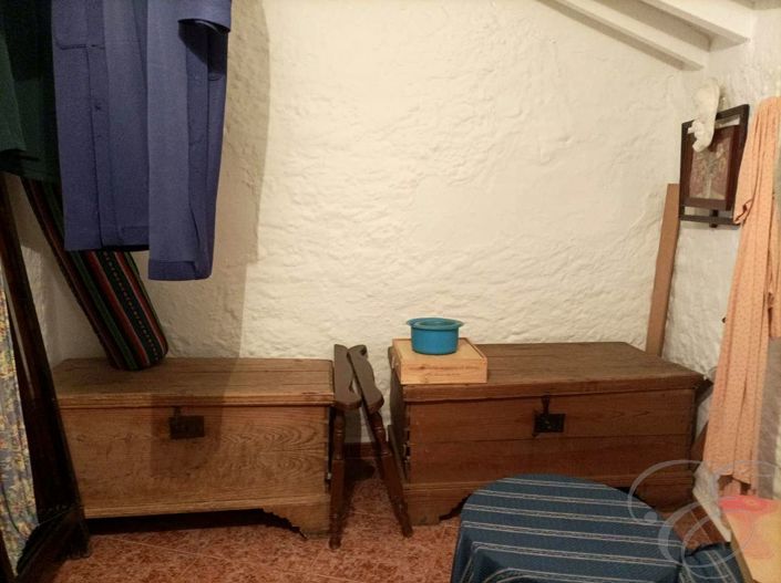 Image No.5-5 Bed Property for sale