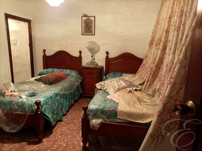 Image No.6-5 Bed Property for sale