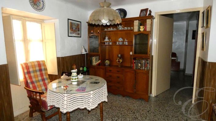 Image No.5-6 Bed Property for sale