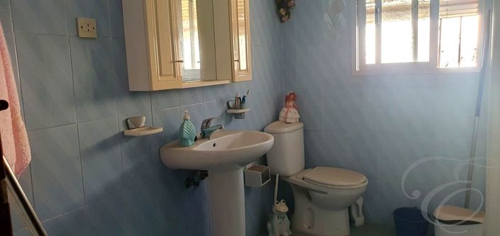 Image No.12-3 Bed Property for sale