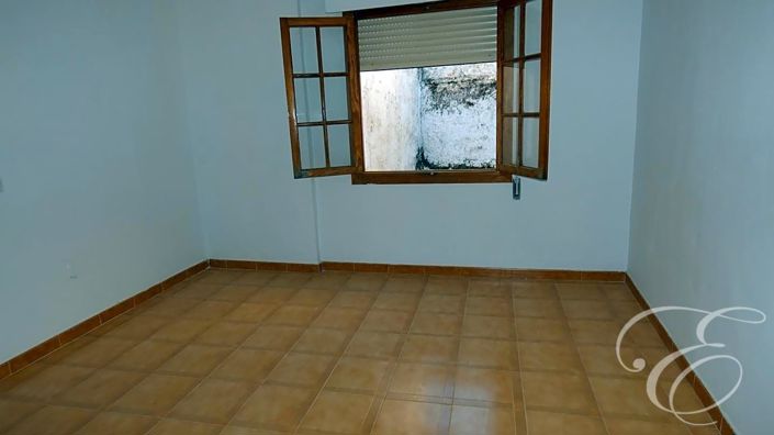 Image No.10-4 Bed Property for sale