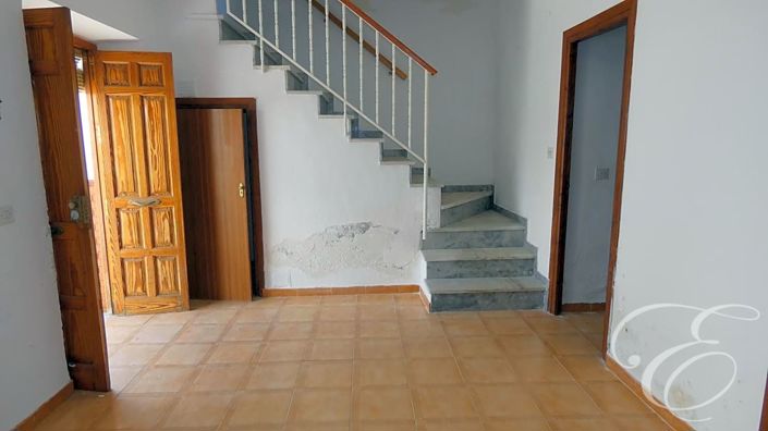 Image No.2-4 Bed Property for sale