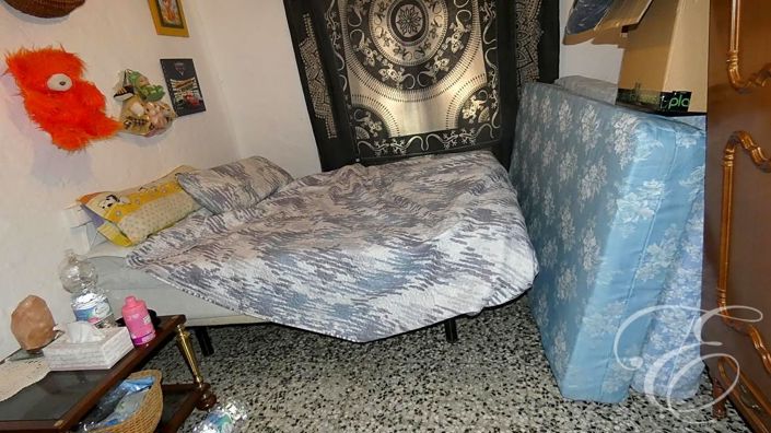 Image No.10-6 Bed Property for sale