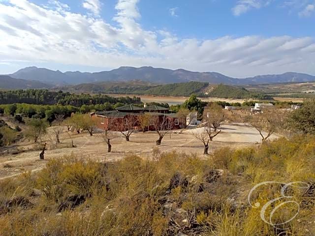 Image No.14-5 Bed Property for sale