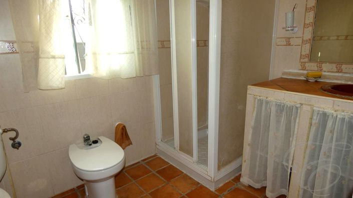 Image No.10-3 Bed Property for sale