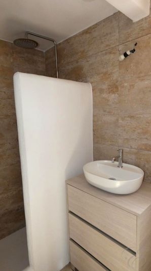 Image No.9-5 Bed Property for sale