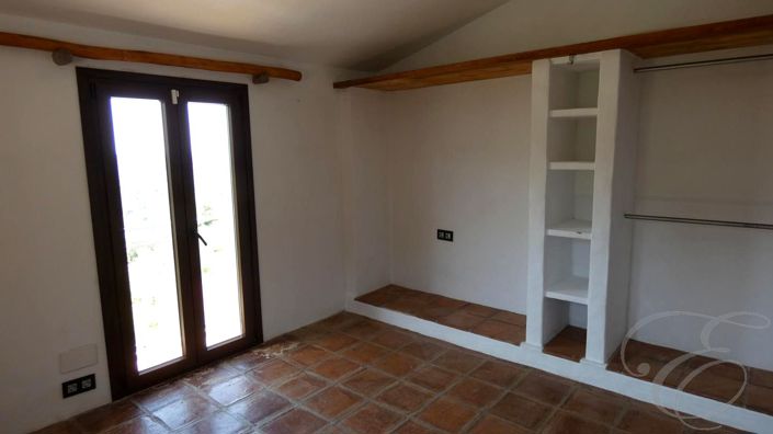 Image No.10-5 Bed Property for sale