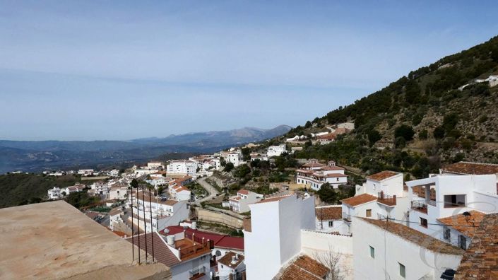 Image No.2-4 Bed Property for sale