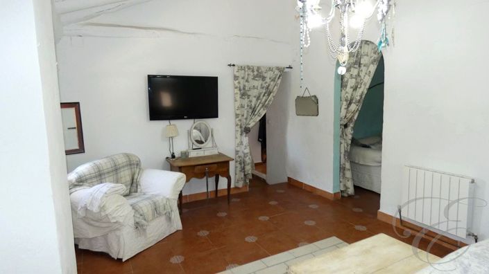 Image No.14-6 Bed Property for sale