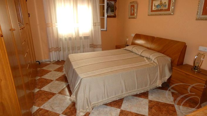 Image No.7-4 Bed Property for sale