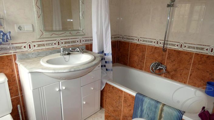 Image No.8-4 Bed Property for sale