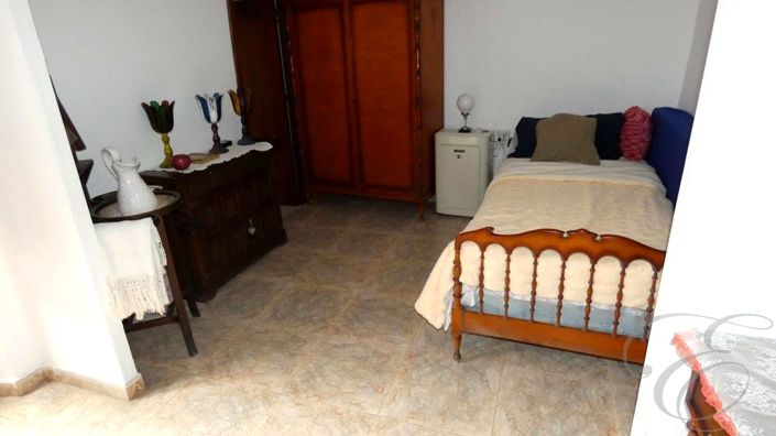 Image No.11-4 Bed Property for sale