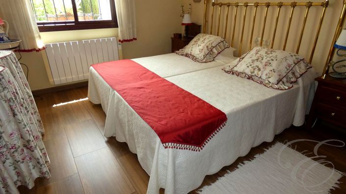 Image No.12-3 Bed Property for sale