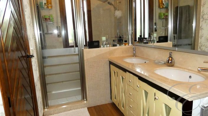 Image No.10-3 Bed Property for sale