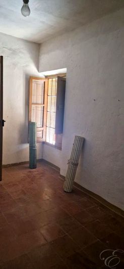 Image No.4-9 Bed Property for sale