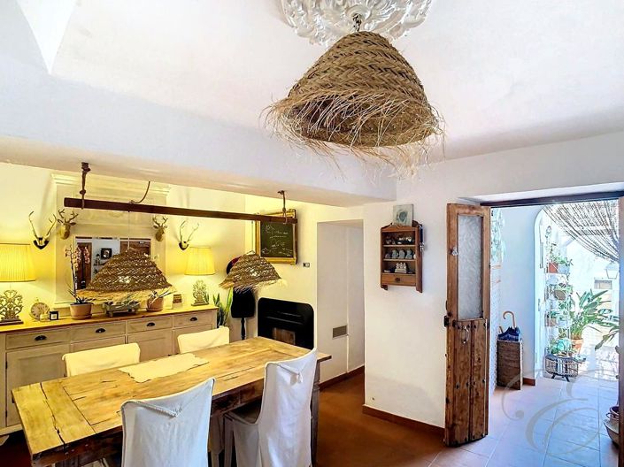 Image No.11-3 Bed Property for sale