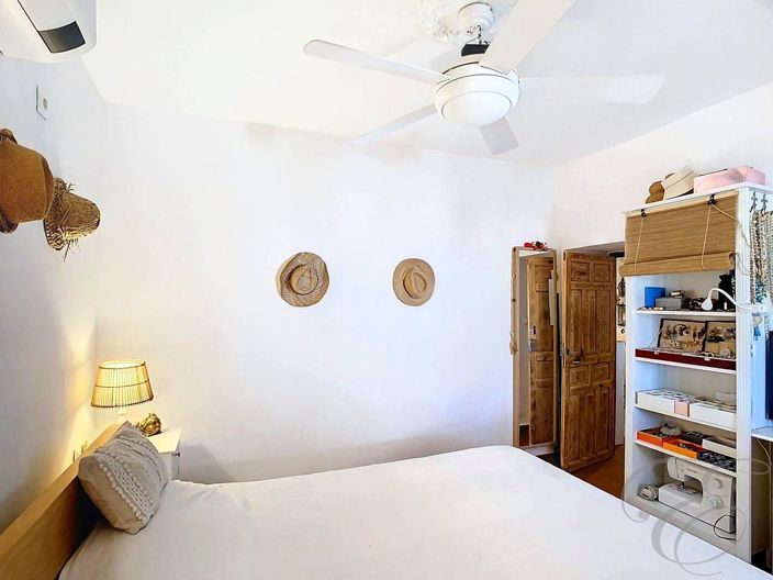 Image No.17-3 Bed Property for sale