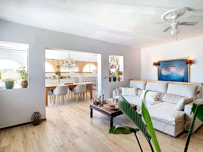 Image No.4-3 Bed Property for sale