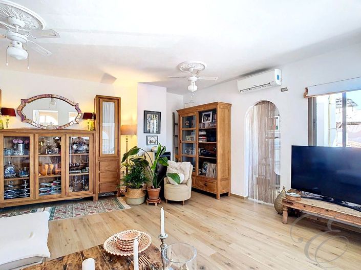 Image No.5-3 Bed Property for sale