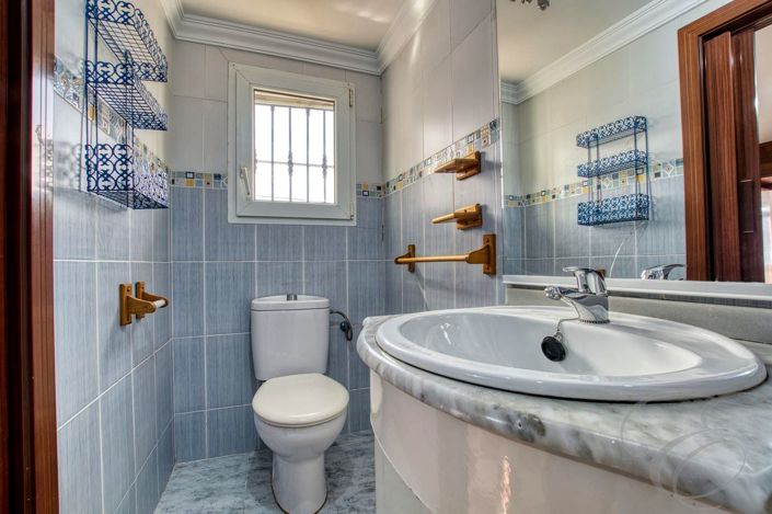 Image No.10-2 Bed Property for sale