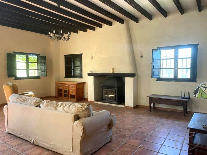 Image No.3-3 Bed Property for sale