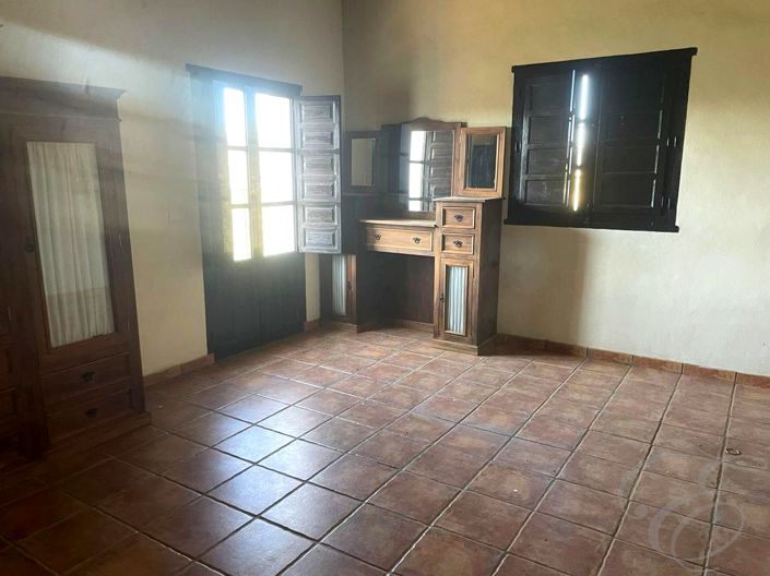 Image No.5-3 Bed Property for sale