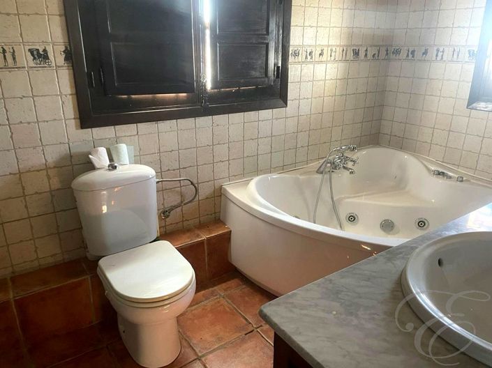 Image No.6-3 Bed Property for sale