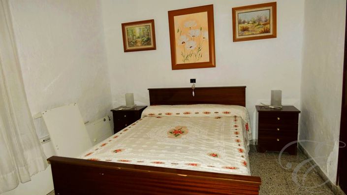 Image No.6-5 Bed Property for sale