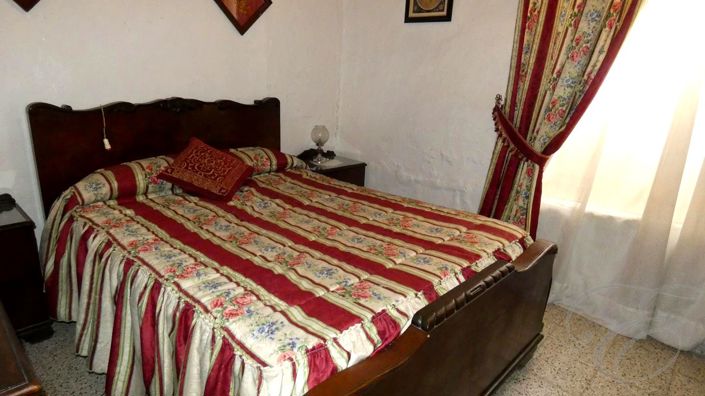 Image No.8-5 Bed Property for sale