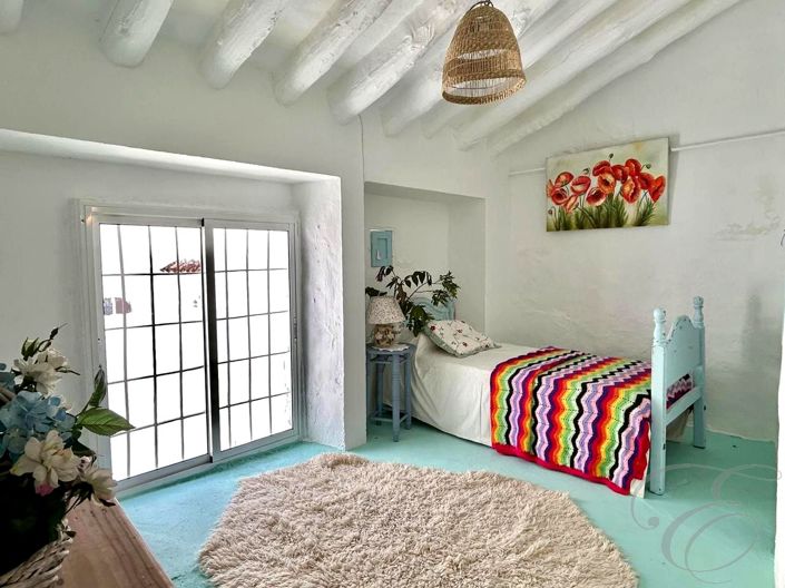 Image No.13-5 Bed Property for sale